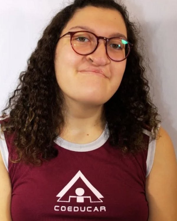 Gabriela Cardoso Fernandez, aprovação em Letras/Libras (UFMG)