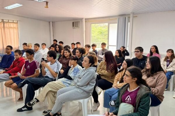 Ensino Médio e ENEM: como preparar seu filho sem sobrecarga