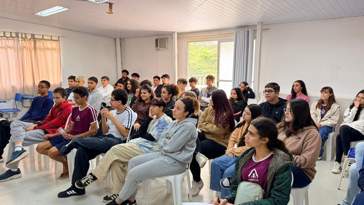 Ensino Médio e ENEM: como preparar seu filho sem sobrecarga