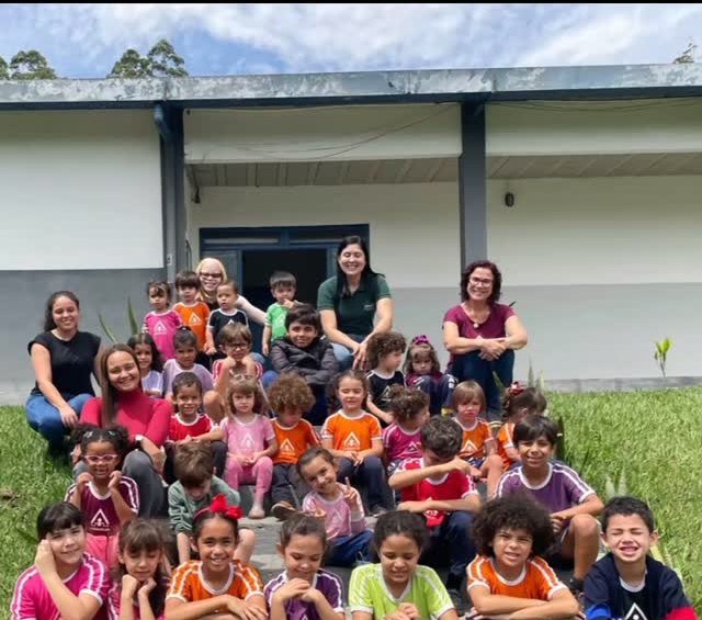 Crianças do Projeto Criançar na Fazenda Escola da Univiçosa